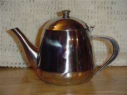 Photo of a Senegalese teapot.